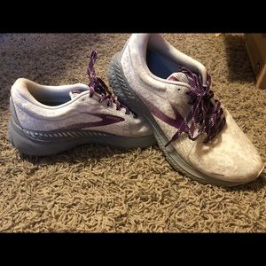 Women’s Brooks Adrenaline 21 size 8.5